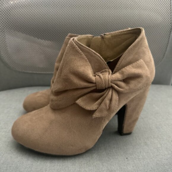 NWT‎ RUE 21 Bow Heel - Picture 1 of 5